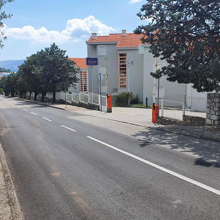 Apartment Ana Selce Esterno foto