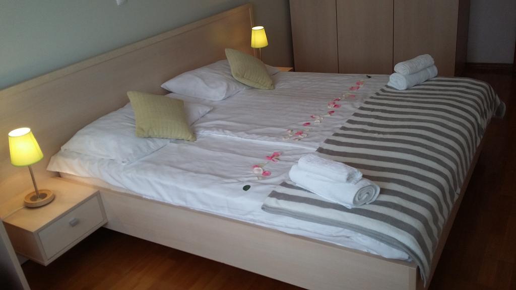 Apartment Ana Selce Esterno foto
