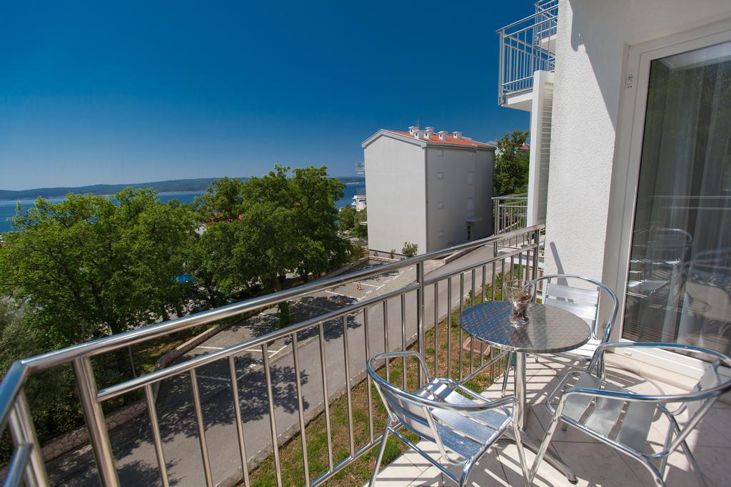 Apartment Ana Selce Esterno foto