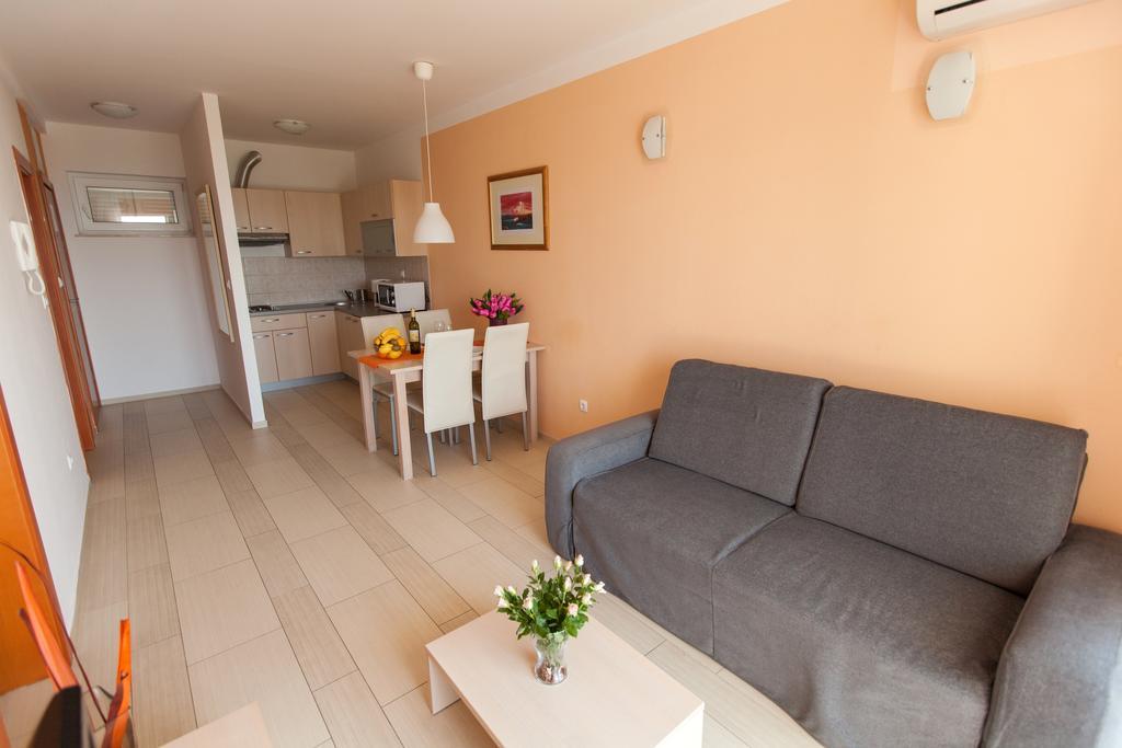 Apartment Ana Selce Esterno foto