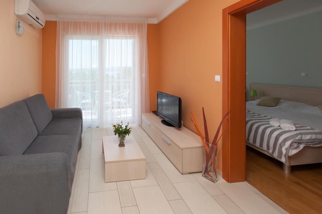 Apartment Ana Selce Esterno foto
